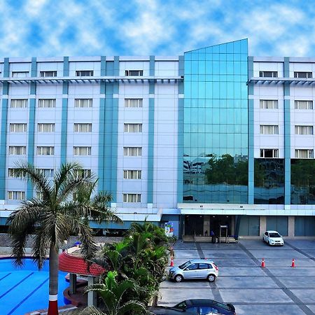 มณสโรวร เดอะ เฟิร์น ไฮเดอราบัด Hotel ภายนอก รูปภาพ