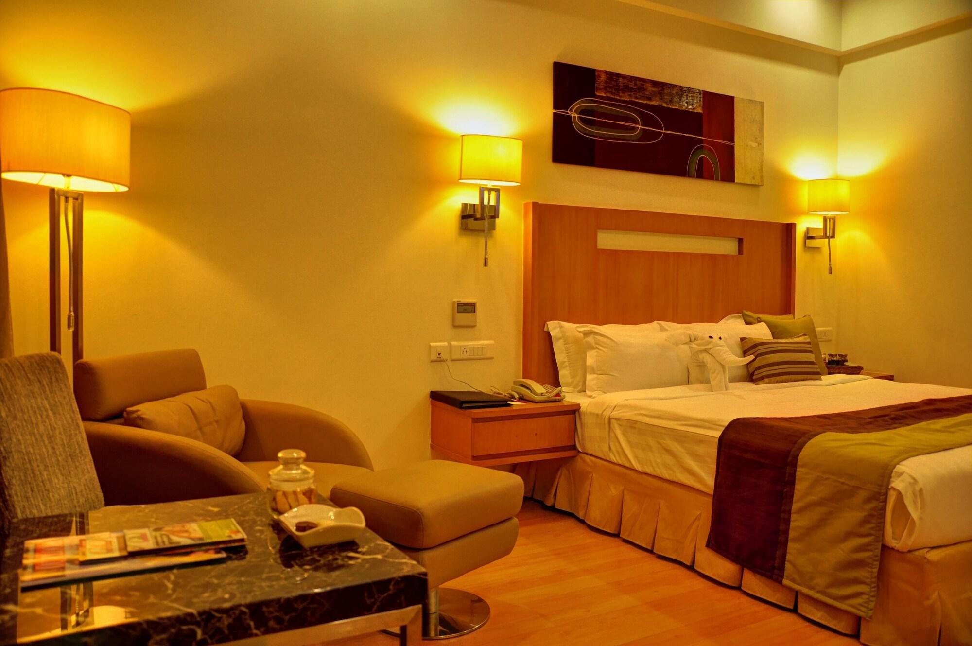 มณสโรวร เดอะ เฟิร์น ไฮเดอราบัด Hotel ภายนอก รูปภาพ