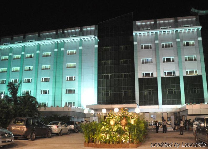 มณสโรวร เดอะ เฟิร์น ไฮเดอราบัด Hotel ภายนอก รูปภาพ