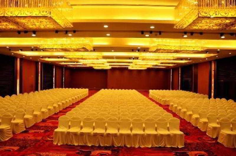 มณสโรวร เดอะ เฟิร์น ไฮเดอราบัด Hotel ภายนอก รูปภาพ