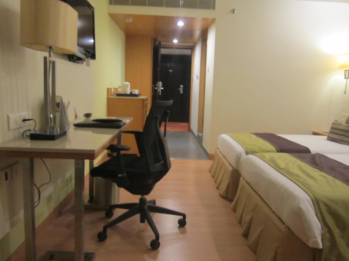 มณสโรวร เดอะ เฟิร์น ไฮเดอราบัด Hotel ภายนอก รูปภาพ