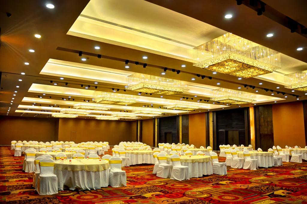 มณสโรวร เดอะ เฟิร์น ไฮเดอราบัด Hotel ภายนอก รูปภาพ