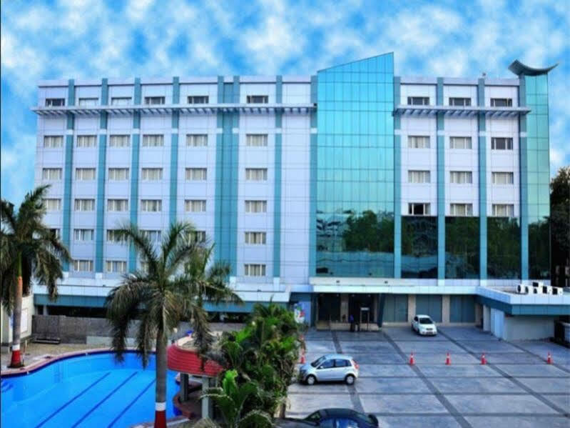 มณสโรวร เดอะ เฟิร์น ไฮเดอราบัด Hotel ภายนอก รูปภาพ